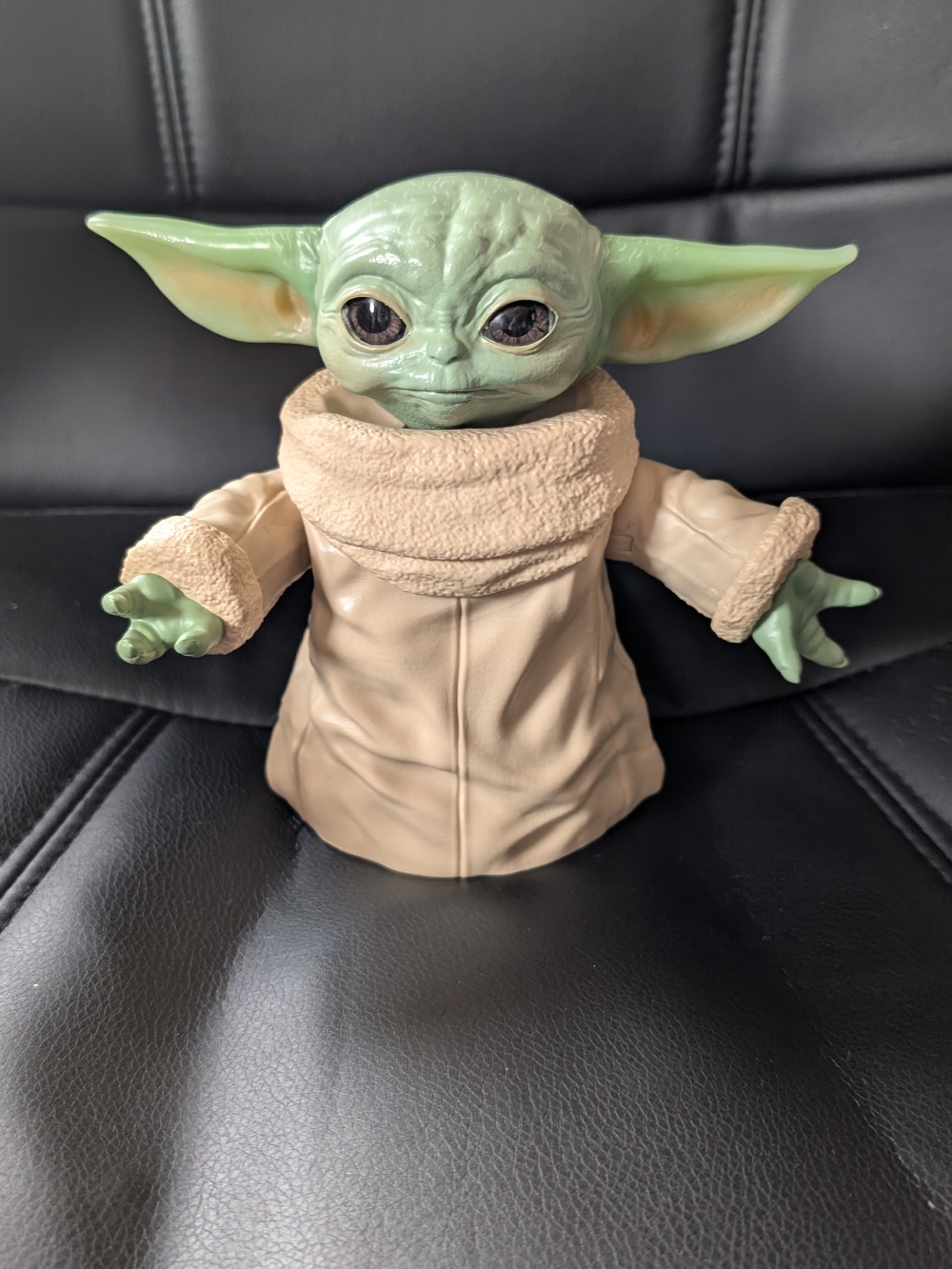 Hasbro Star Wars The Mandalorian Baby Yoda 6.5” Posable Figure